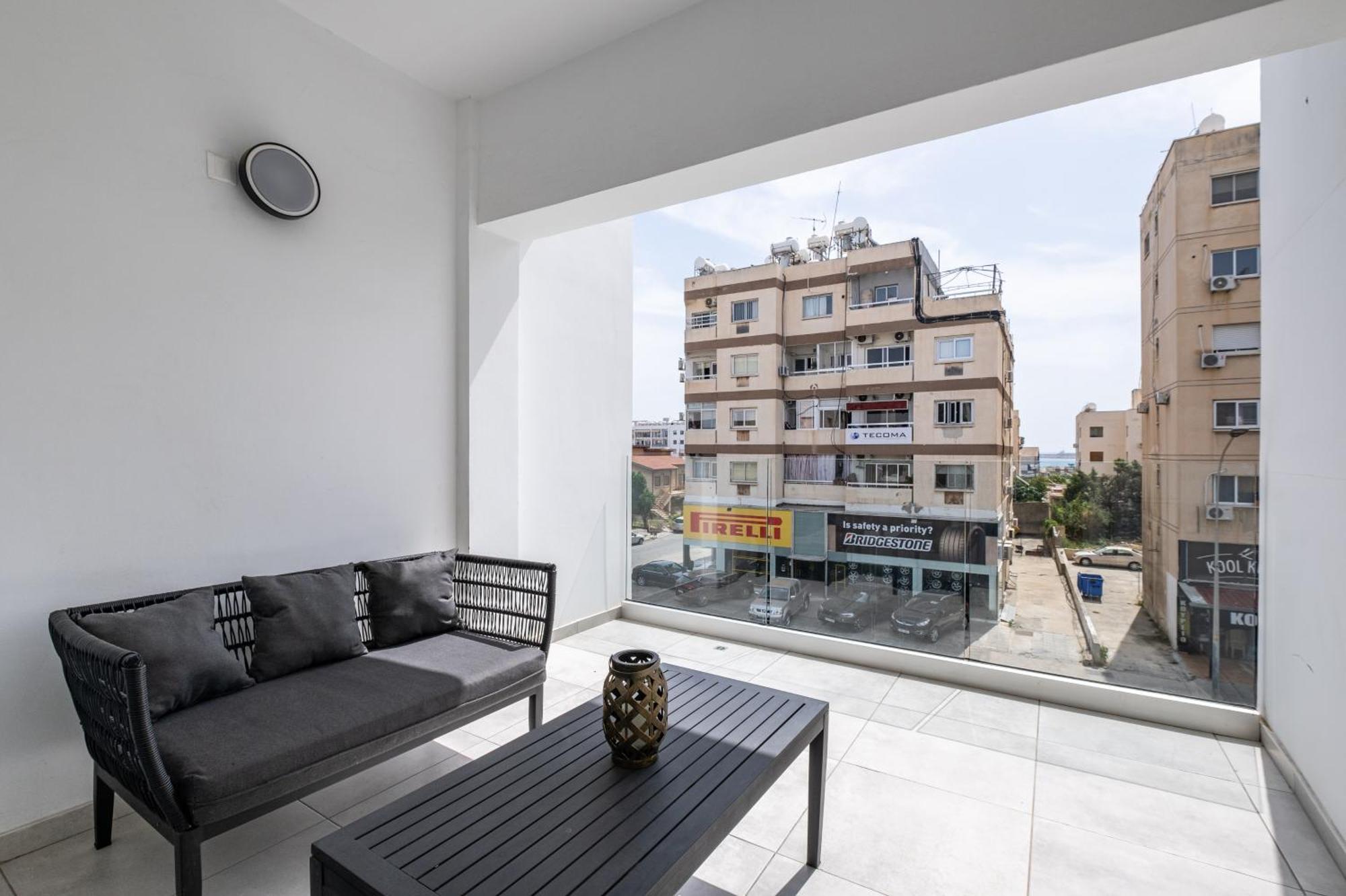Georgiana Suites Larnaca Bagian luar foto