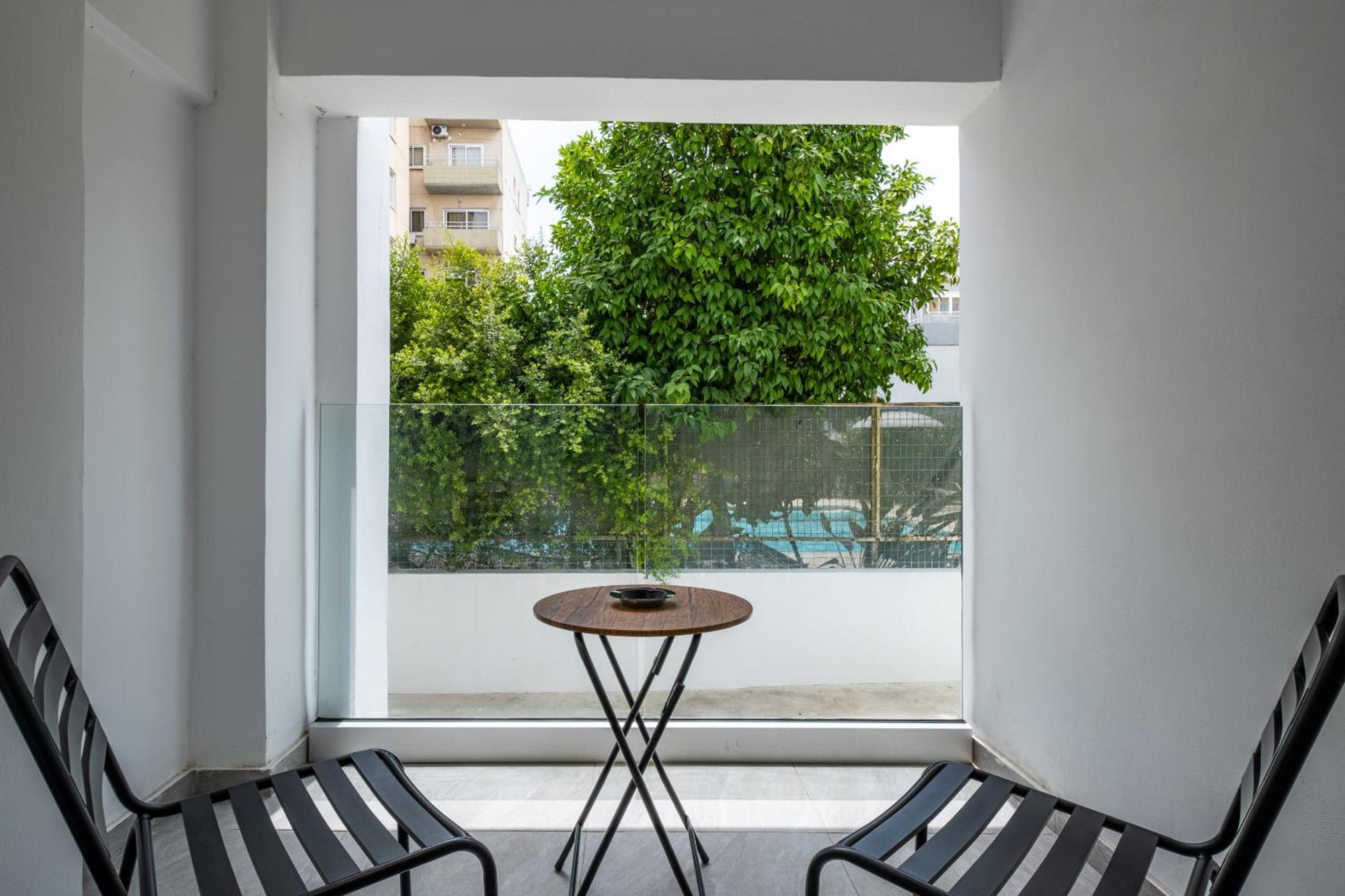 Georgiana Suites Larnaca Bagian luar foto