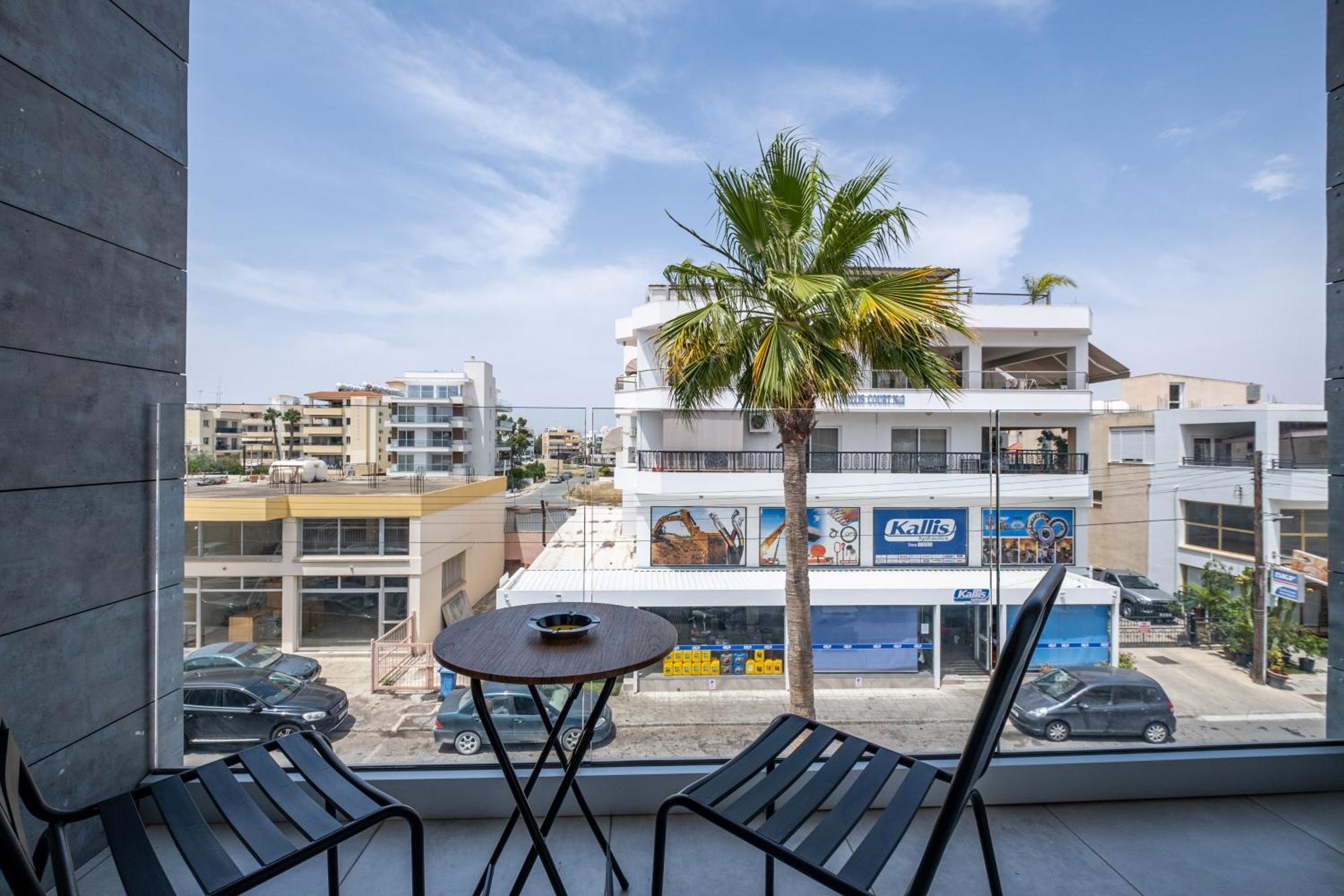 Georgiana Suites Larnaca Bagian luar foto