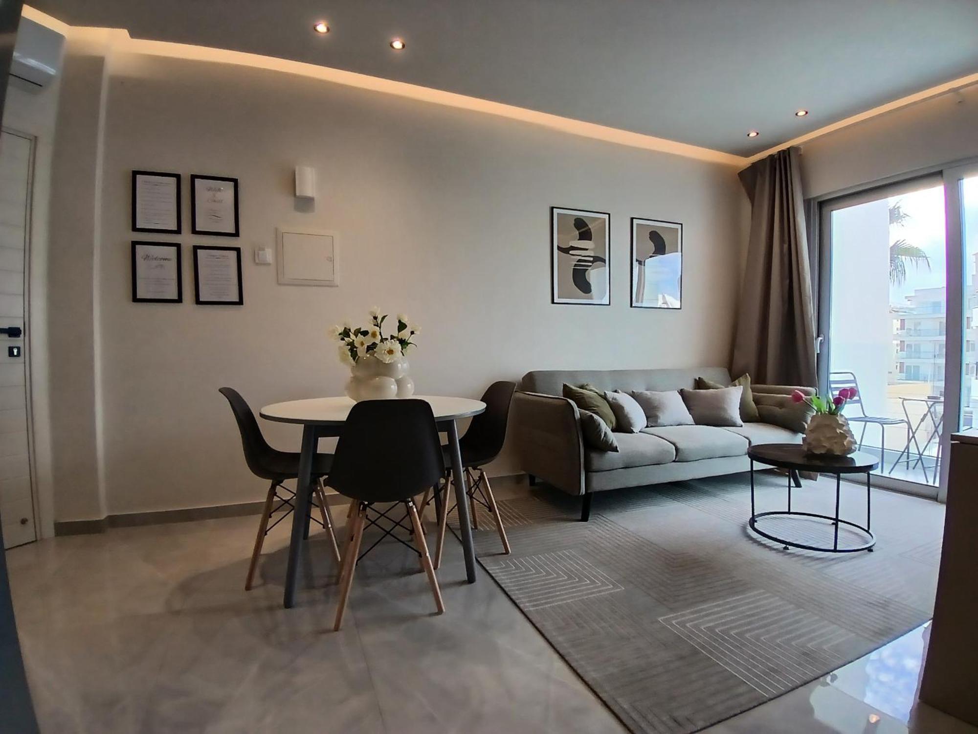 Georgiana Suites Larnaca Ruang foto