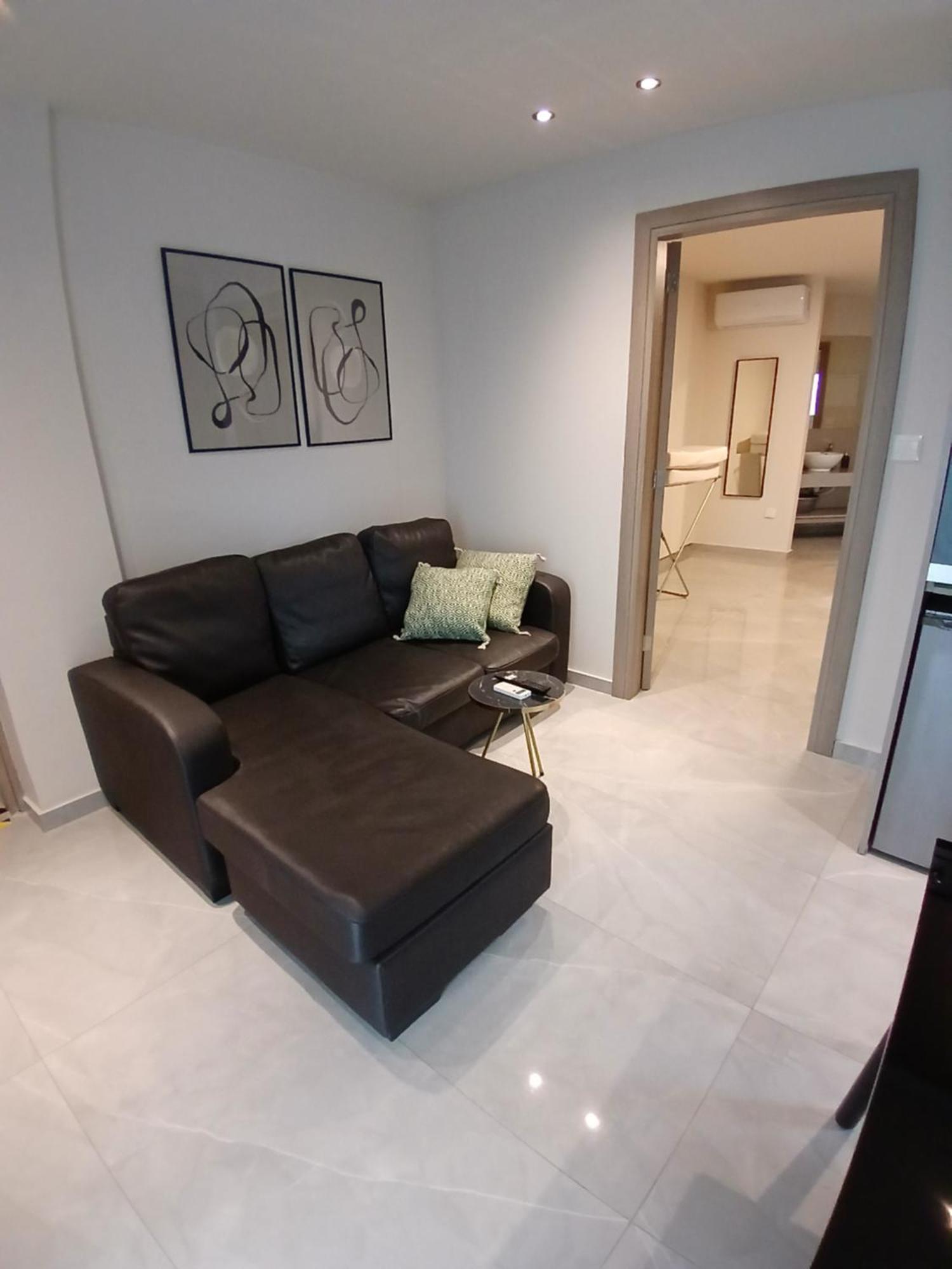 Georgiana Suites Larnaca Ruang foto
